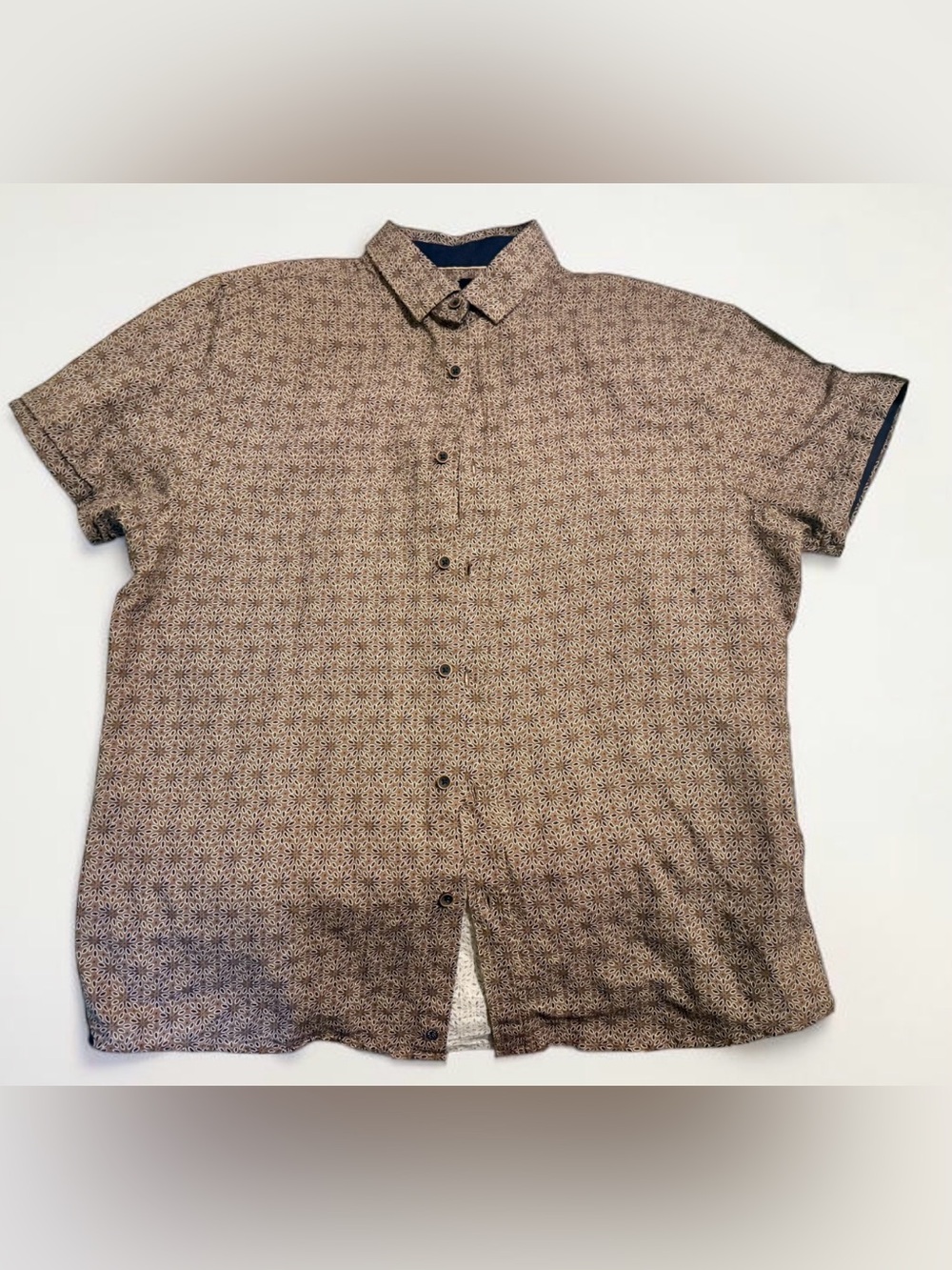 Vustra Men's Short-Sleeve Button-Down Shirt in Brown Geo Print